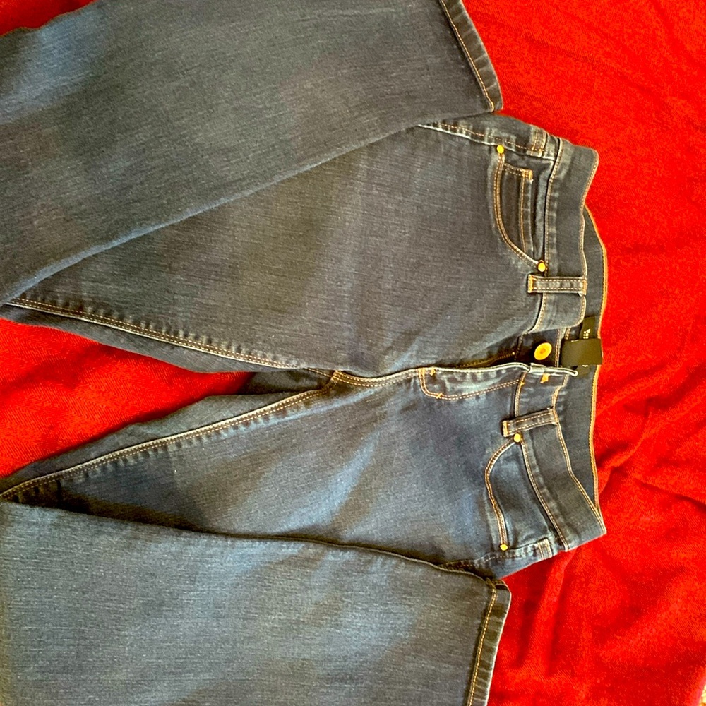 Brand new skinny jeans size S regular cut. Slight stretch to fabric